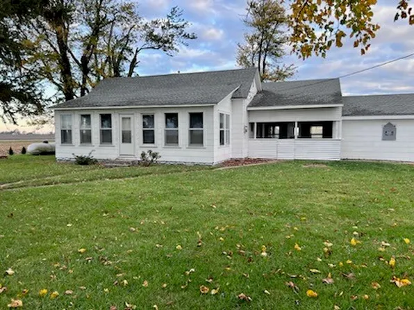 1557 E 1550th Rd, Brocton, IL 61917