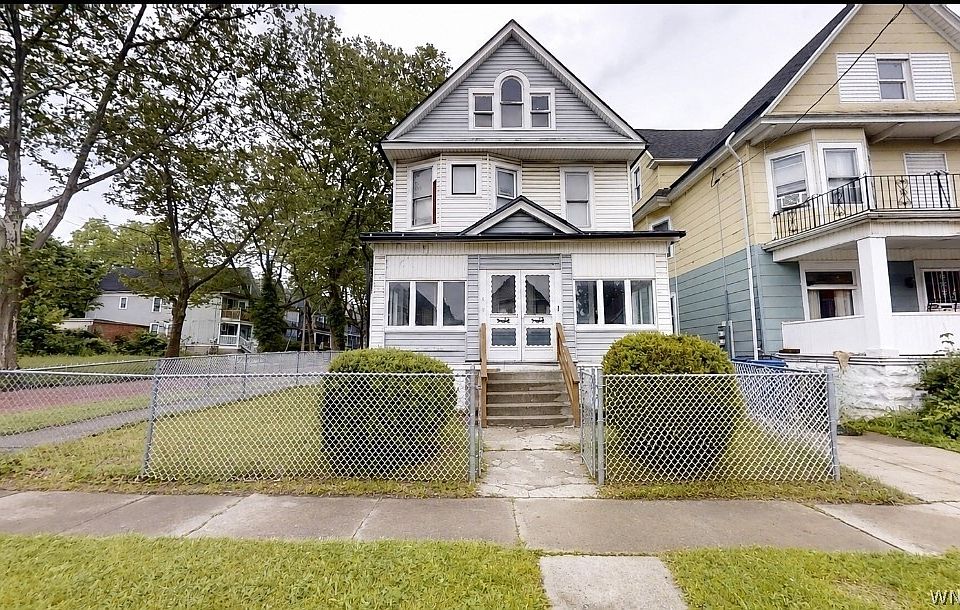 1st image of 445 Northampton St