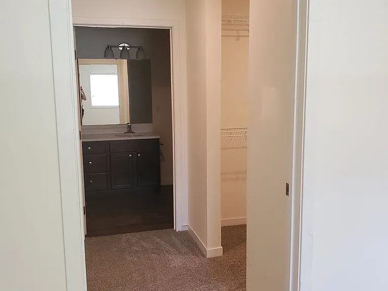 899 Barrett St N — Photo 58