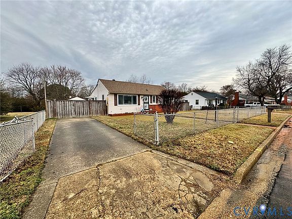2nd image of 3606 Montclair Rd