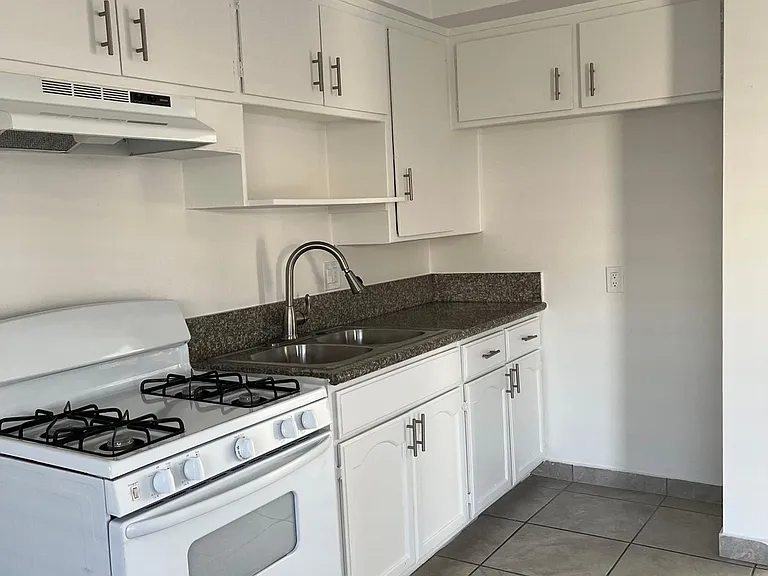 9202 Sepulveda Blvd #4 — Photo 3