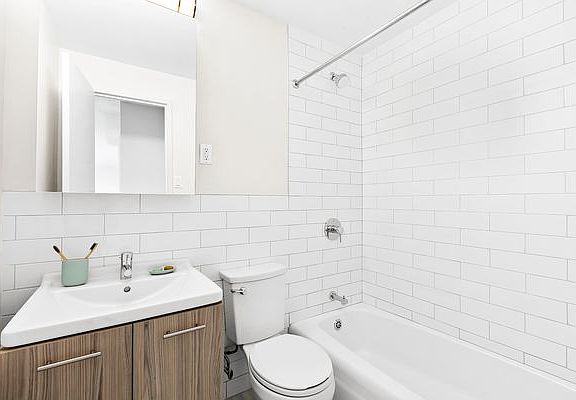 5th image of 1890 Lexington Ave #9HH