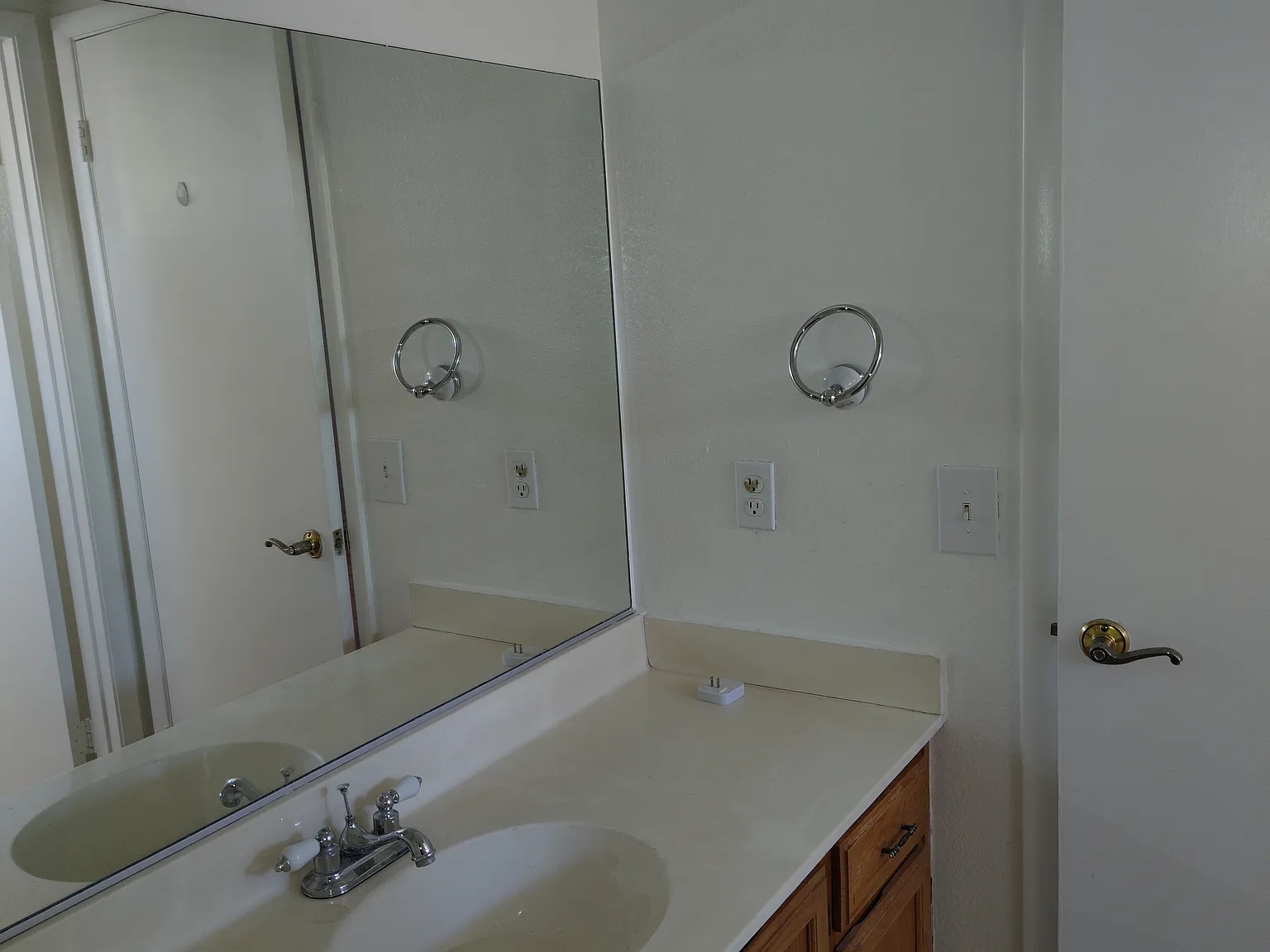 4 bed, 2100 sqft, $2,450 — Photo 3