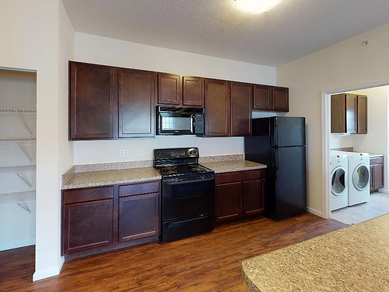 Windsor West | Specials Available — Photo 33