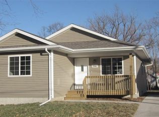 2402 E 40th St, Des Moines, IA 50317