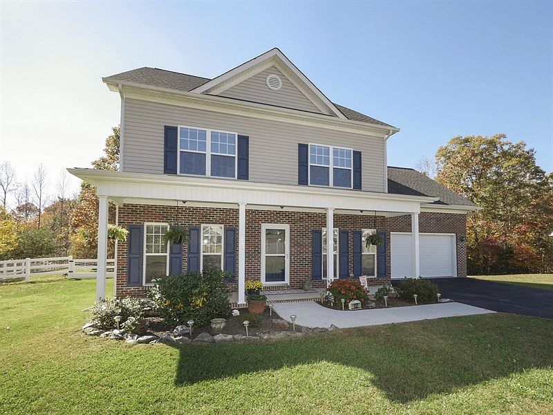 1st image of 132 Turning Leaf Ln