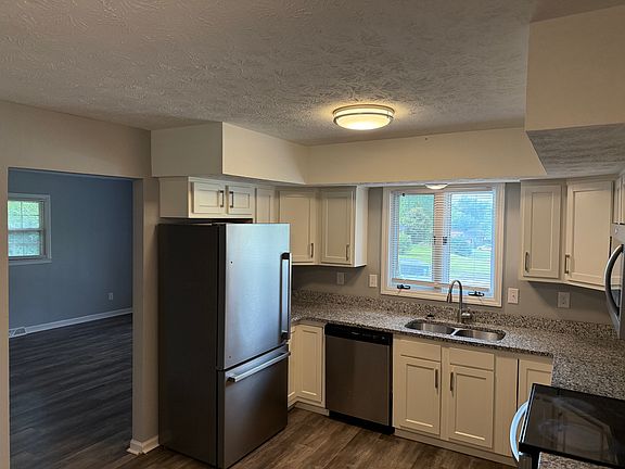 5th image of 605 Buckingham Ln