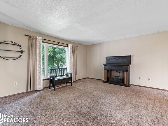 5th image of 411 Polk St