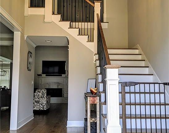 3rd image of 9168 Crescent Lodge Dr