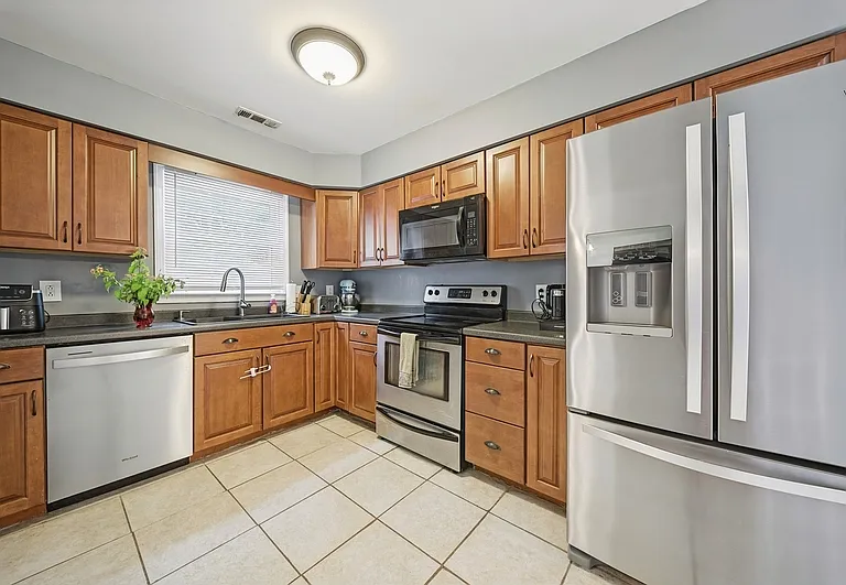 1119 Mill Lake Quarter — Photo 12