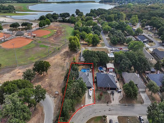 3rd image of 780 Stribling Cir