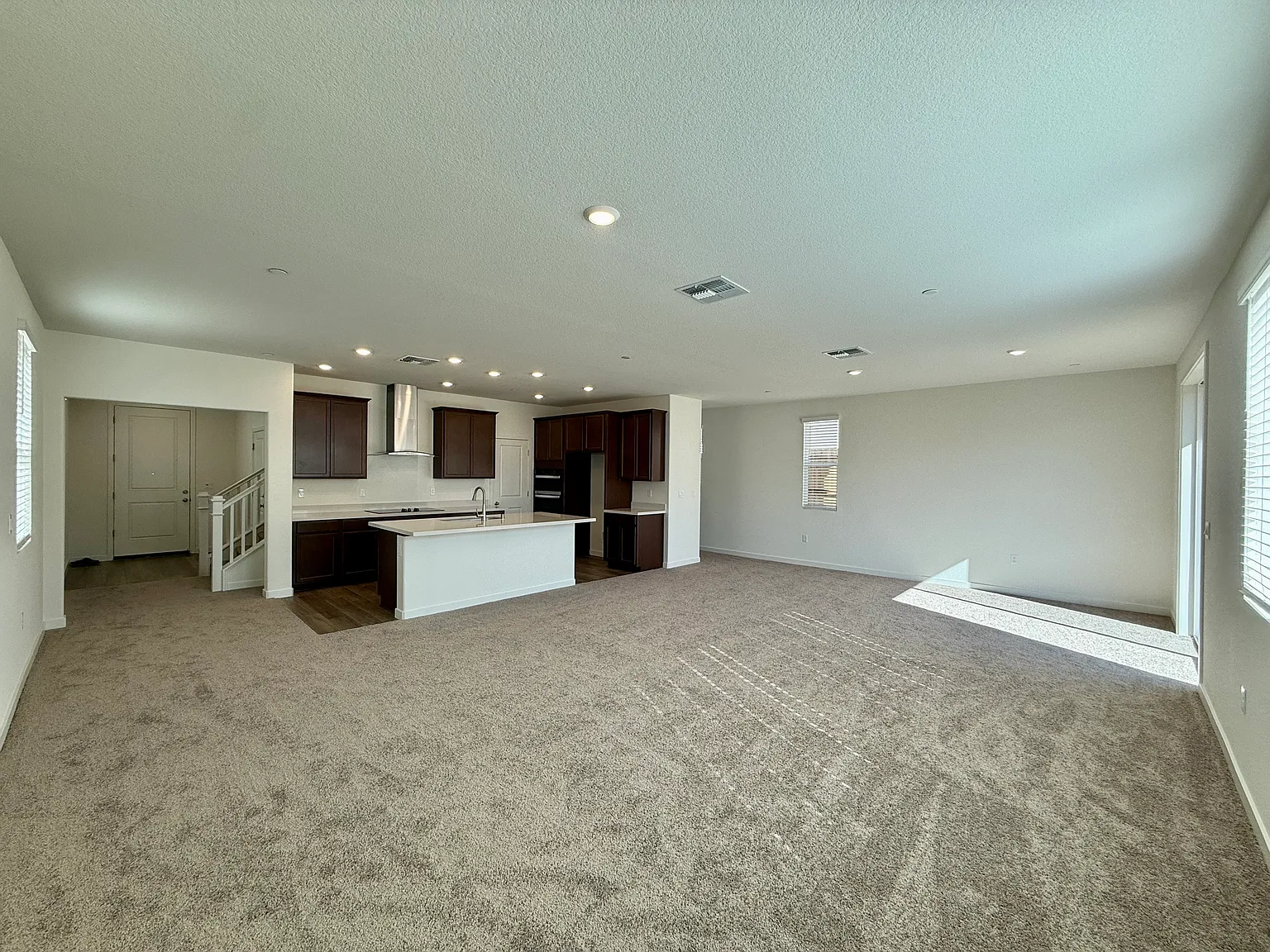 4 bed, 2.5 bath, 2355 sqft, $3,495 — Photo 4