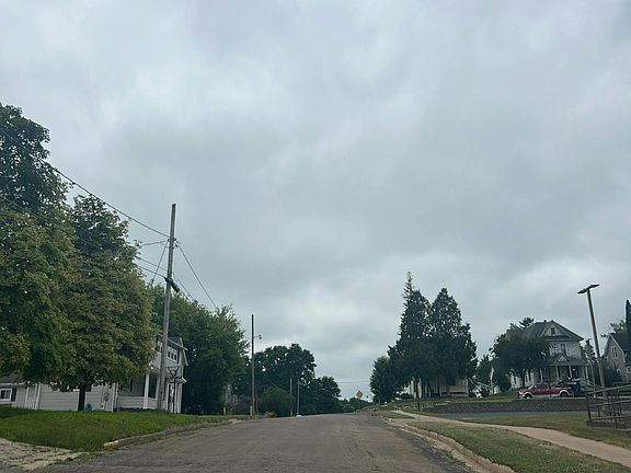 4th image of 105 Center St