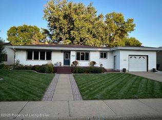 796 10th Ave W, Dickinson, ND 58601