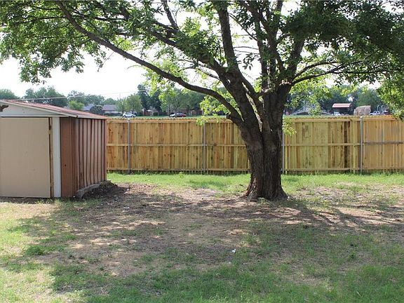 2nd image of 609 W Grenoble Dr