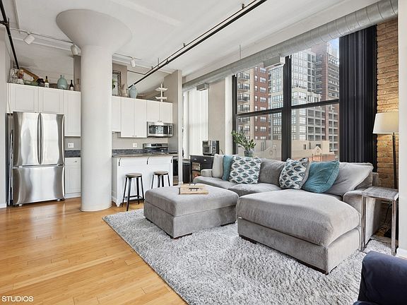 5th image of 1516 S Wabash Ave #607