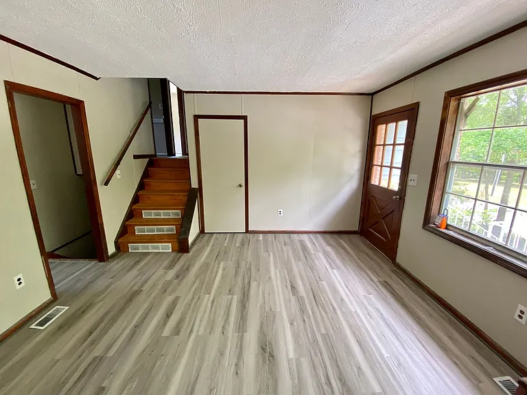 115 Ballenger Rd — Photo 2