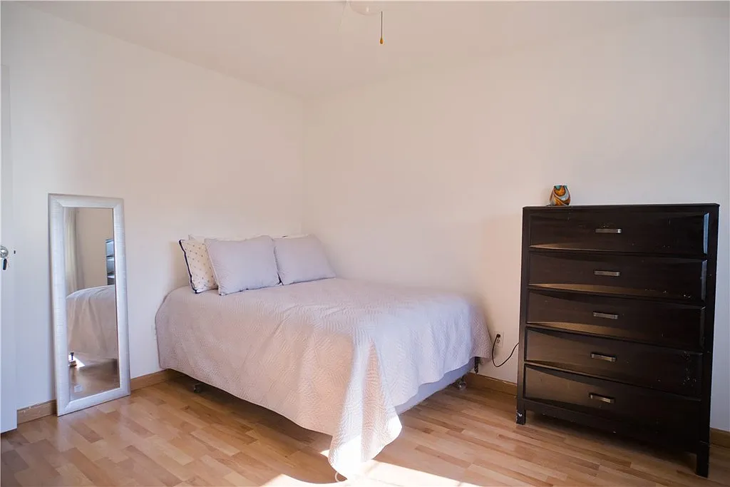 1 bed, 250 sqft, $1,200 — Photo 4
