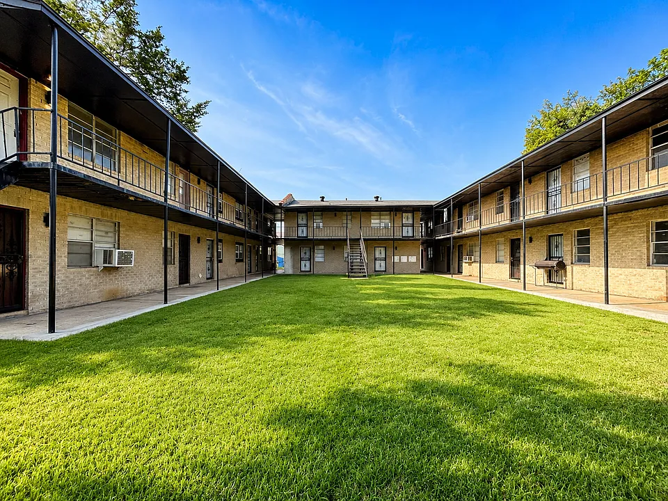 325 Greenlaw Ave #14