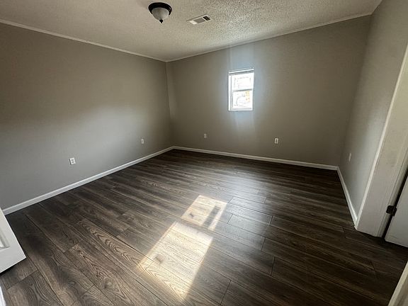 5th image of 502 W 4th St