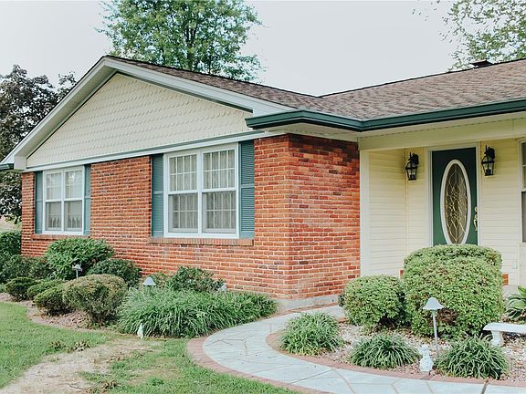 3rd image of 9817 Roundhill Dr