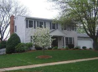 1410 Chestnut Ridge Dr, Naperville, IL 60540