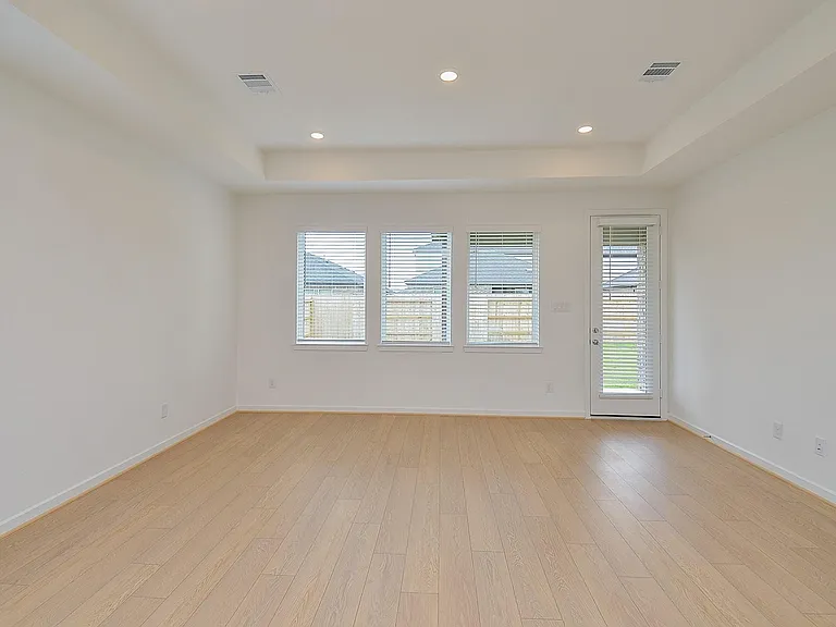 9727 Rialto Heights Dr — Photo 14