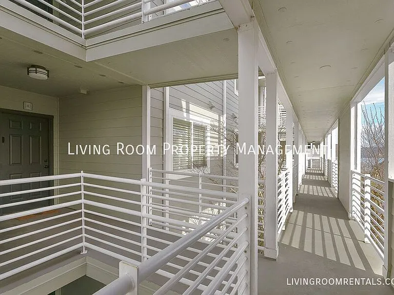 183 N Hayden Bay Dr — Photo 3