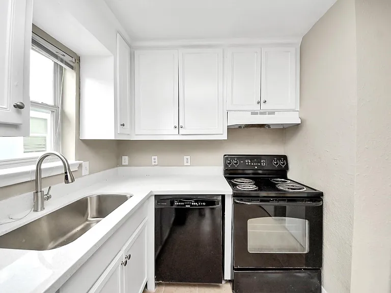 3914 Hoffman St #B — Photo 17