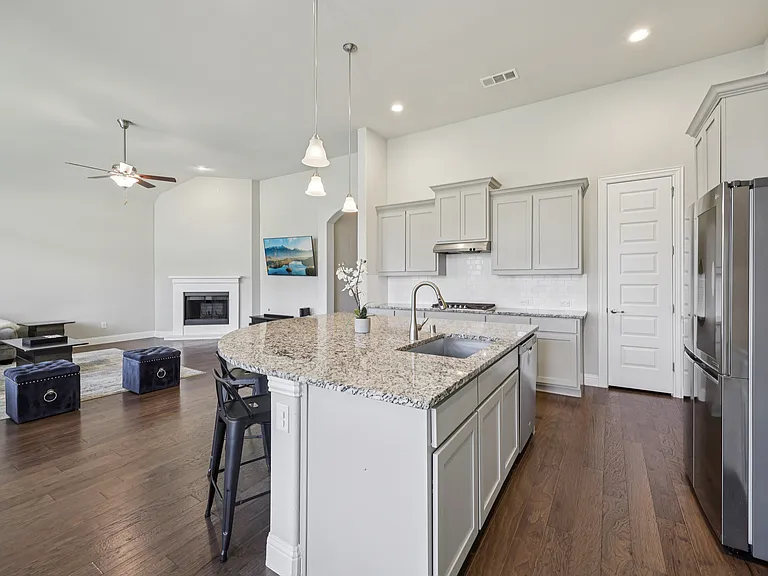 1656 Pegasus Dr — Photo 13
