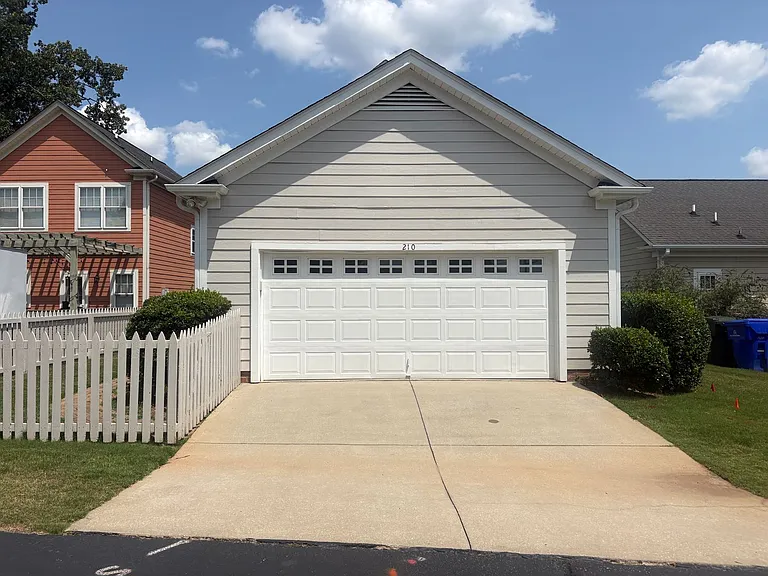 210 Anderson St — Photo 15