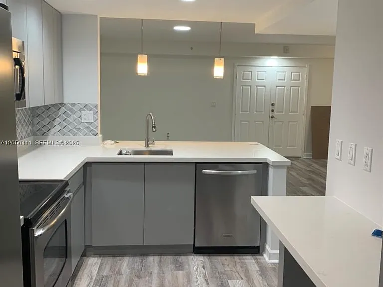 322 Navarre Ave — Photo 2