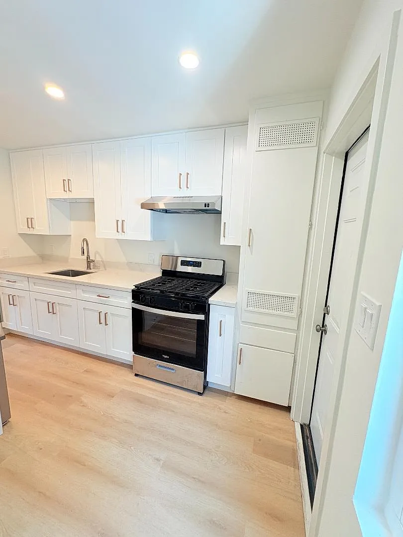 4721 Choctaw Drive - Unit B — Photo 2