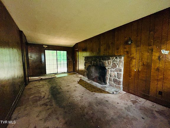 3rd image of 1201 Woodside Dr