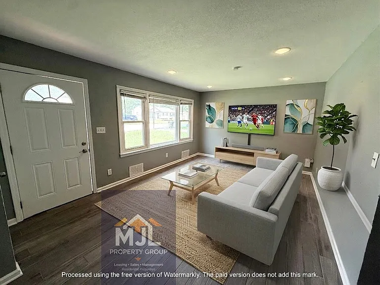 311 Jefferson Ln — Photo 4