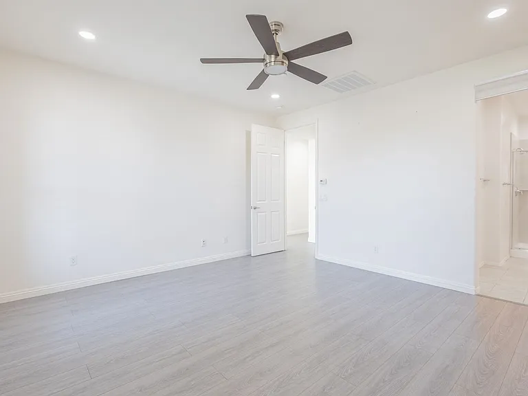 16220 Retreat Ct — Photo 36
