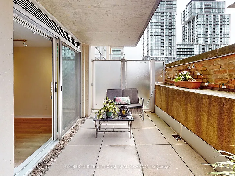 230 King St E #410 — Photo 19