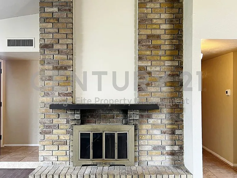 1802 Natchez Ct — Photo 3