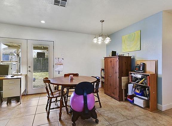 4th image of 704 Ellen Dr