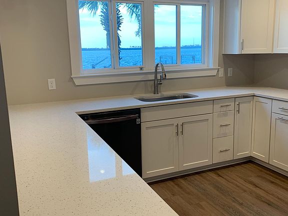 3rd image of 2220 Country Club Dr