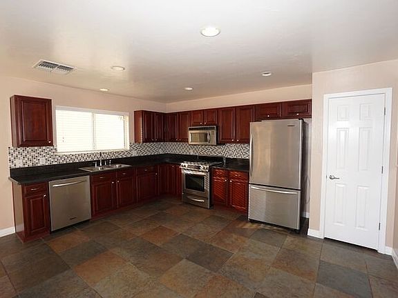 5th image of 920 S Vista Overlook Dr
