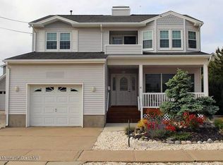 11 Vance Ave, Lavallette, NJ 08735