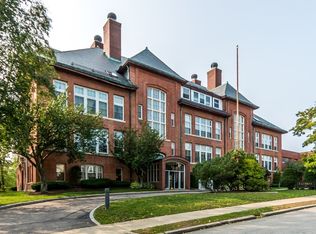 51 Pettee St APT 14, Newton, MA 02464