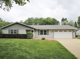 930 Duxbury Ln, Schaumburg, IL 60193