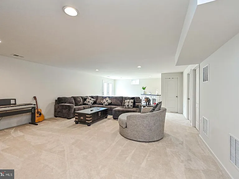 106 Alliance Ct — Photo 13