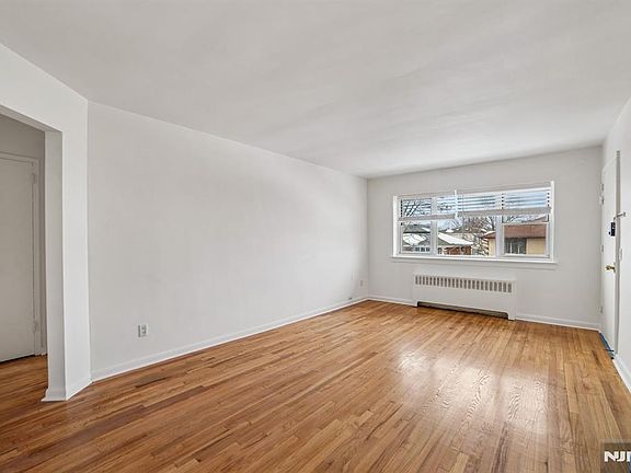 4th image of 2430 8th St #5B