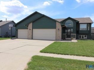 809 S Clearbrook Ave, Sioux Falls, SD 57106