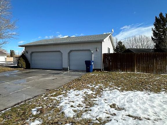 3rd image of 560 S Randy Dr