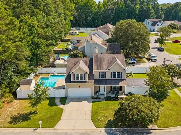 6962 Lakeside Dr, Hayes, VA 23072