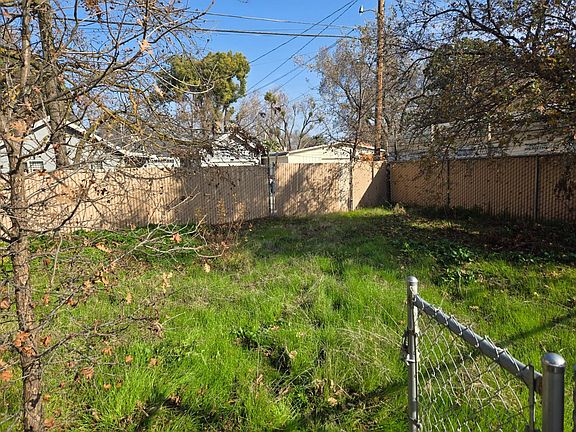 4th image of 319 W 22nd St